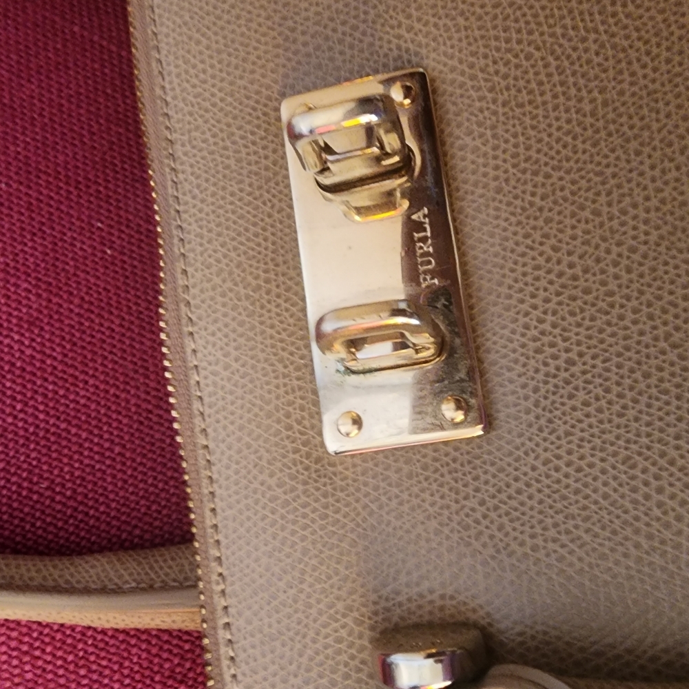 Handbag - Picture 3 of 9